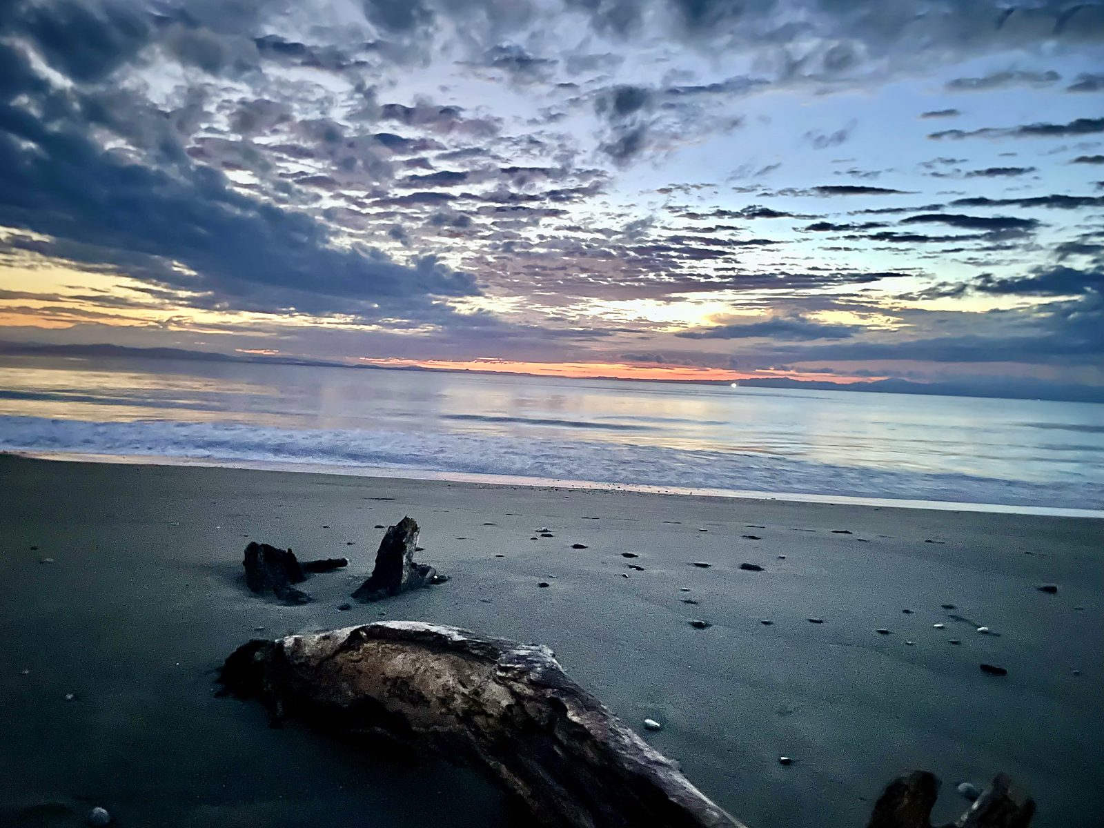 Pôr do sol numa praia da Costa Rica