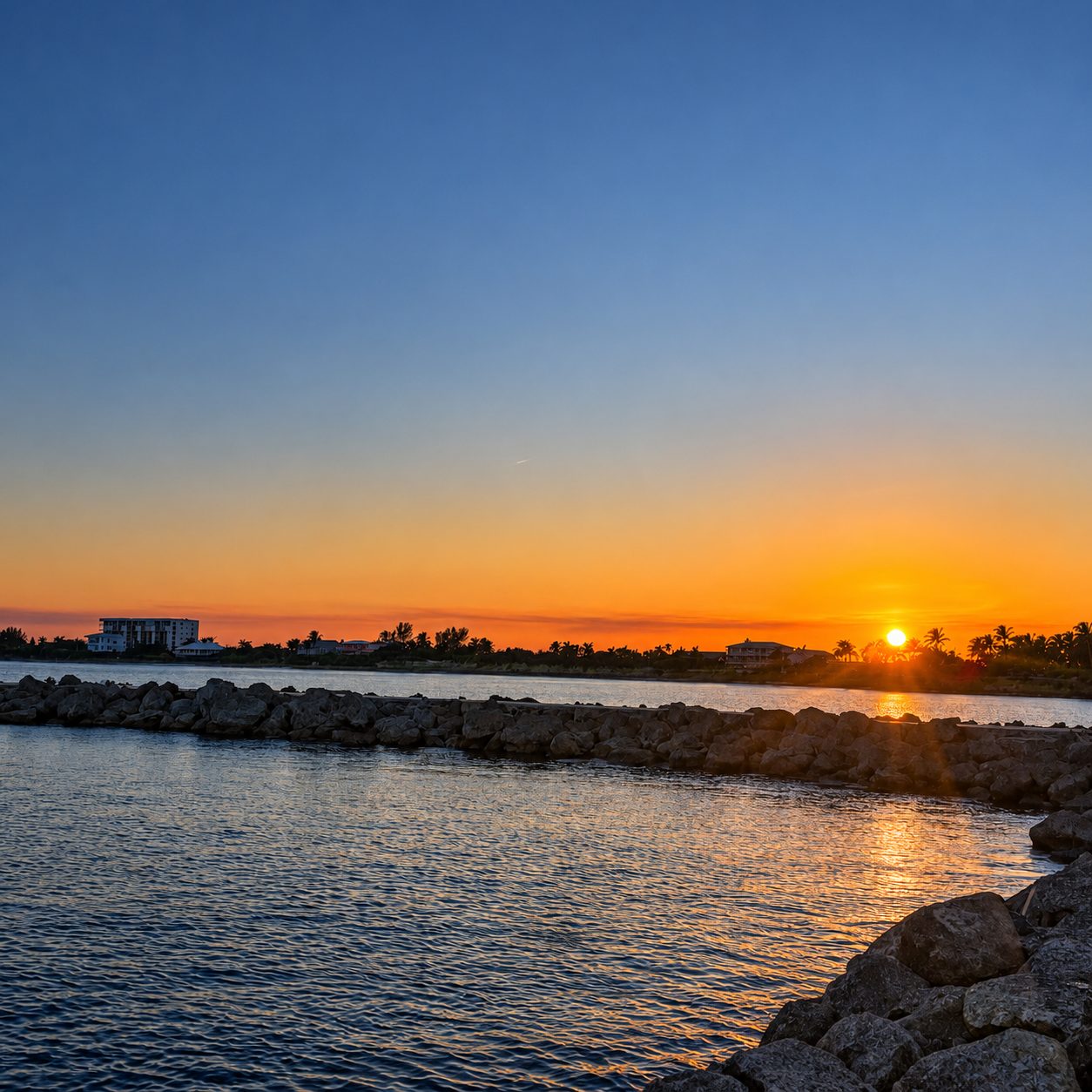 O píer de Fort Pierce ao pôr do sol