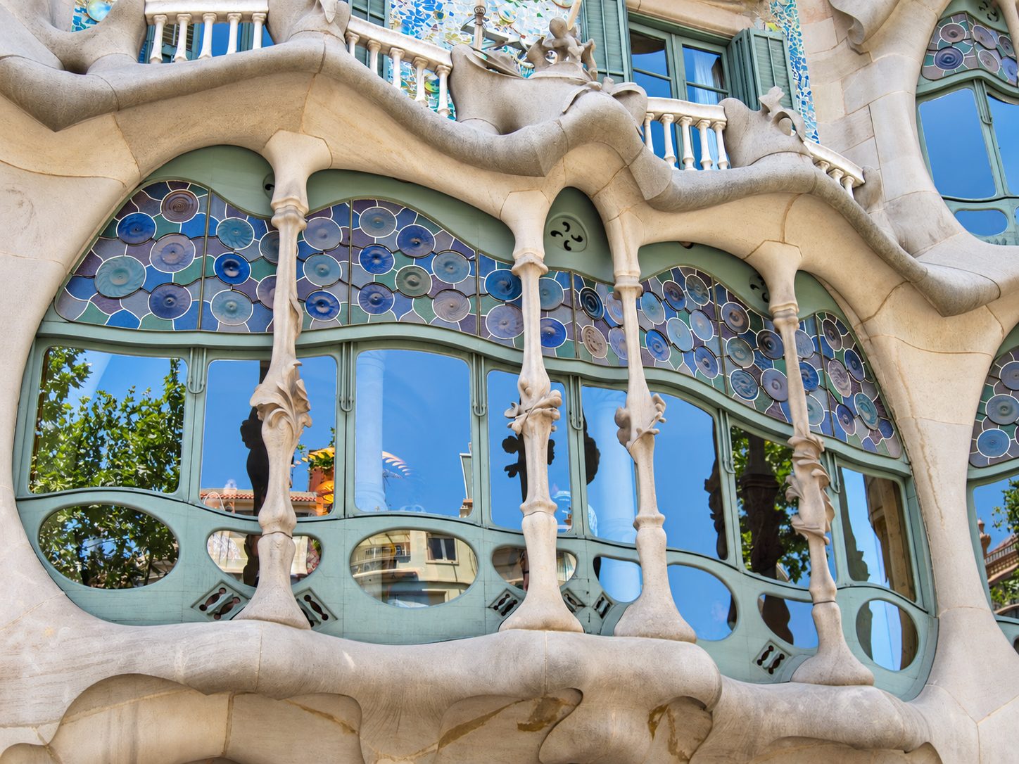Le finestre curve di Casa Batlló