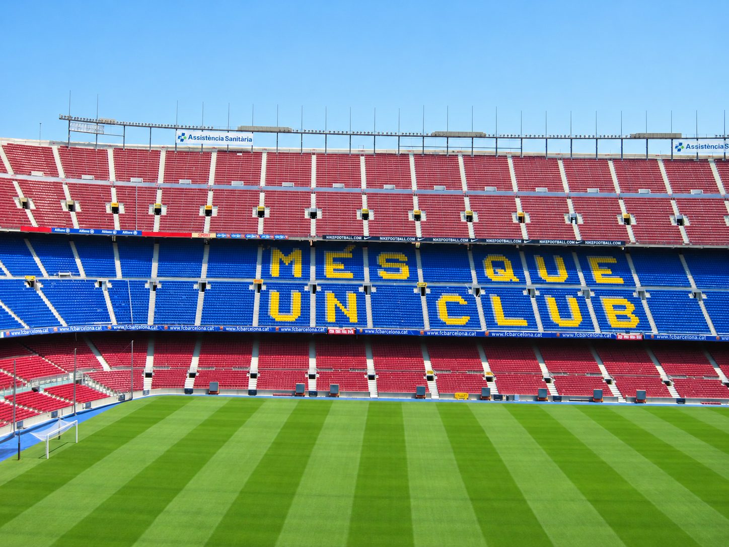 Lo stadio Camp Nou con la scritta Més que un club