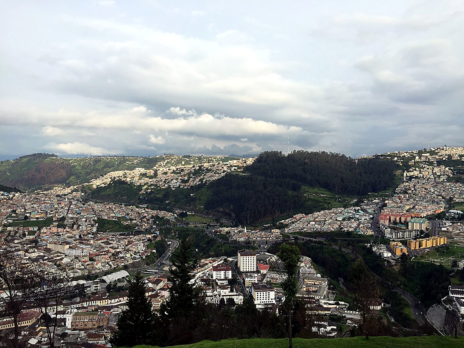 Quito vista da una collina