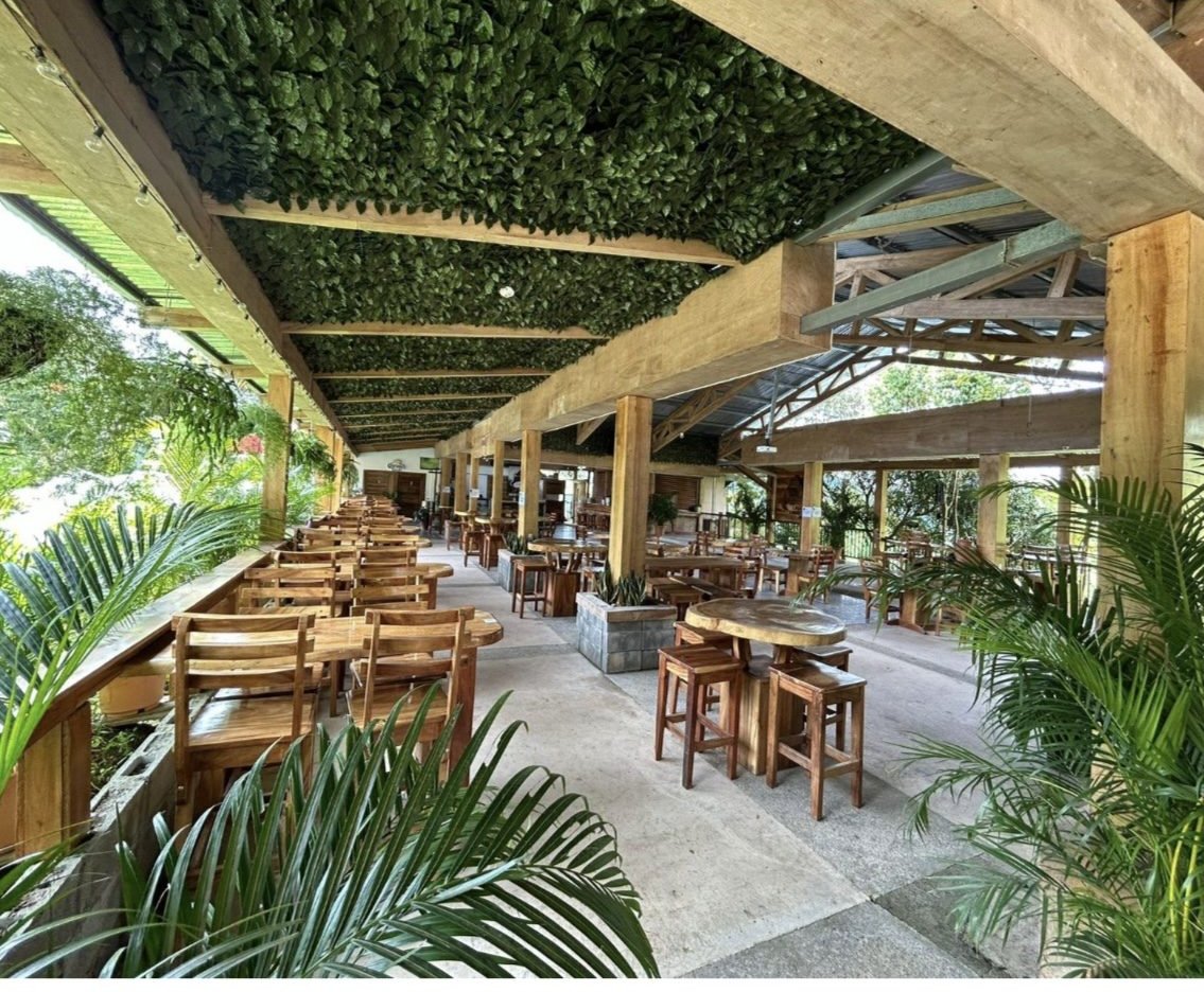 Terrazza del ristorante all'aperto nella proprietà di Corralillo