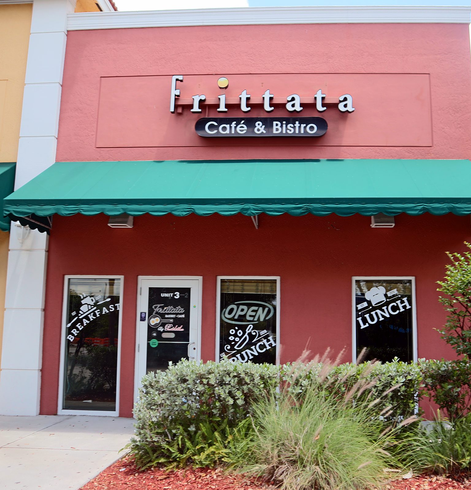 Facciata del Frittata Café & Bistro su SW Port St. Lucie Blvd